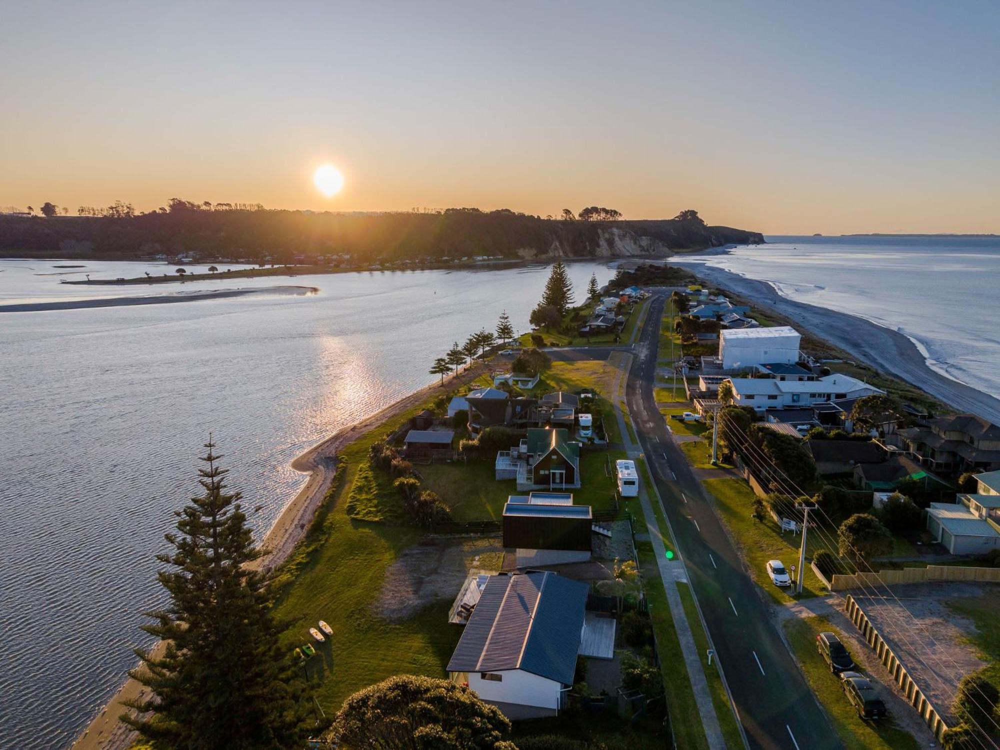 Pukehina Estuary Sunset Views Holiday Home Экстерьер фото